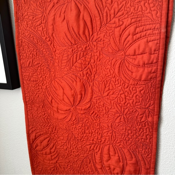 NWT Tommy Bahama Quilted Table Runner Orange Pumpkin Thanksgiving Fall - Picture 3 of 4